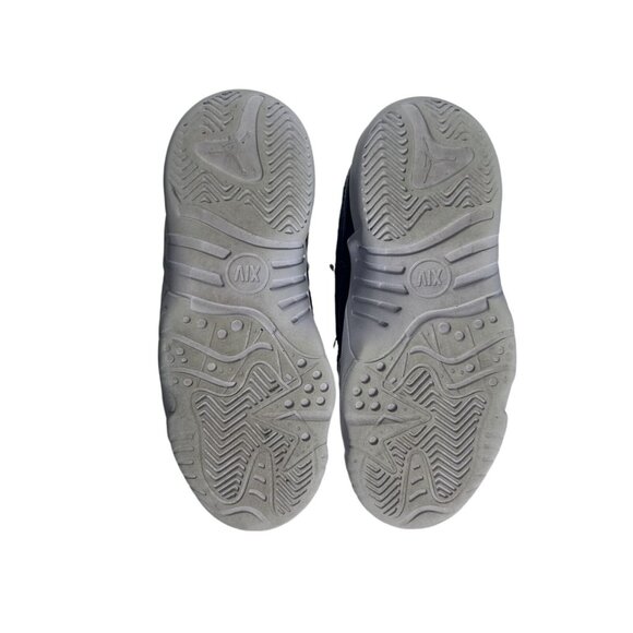 Nike Air Jordan Jumpman 2 Trey Basketball‎ Shoes Size 1Y YWhite/Black/Red - Picture 8 of 8